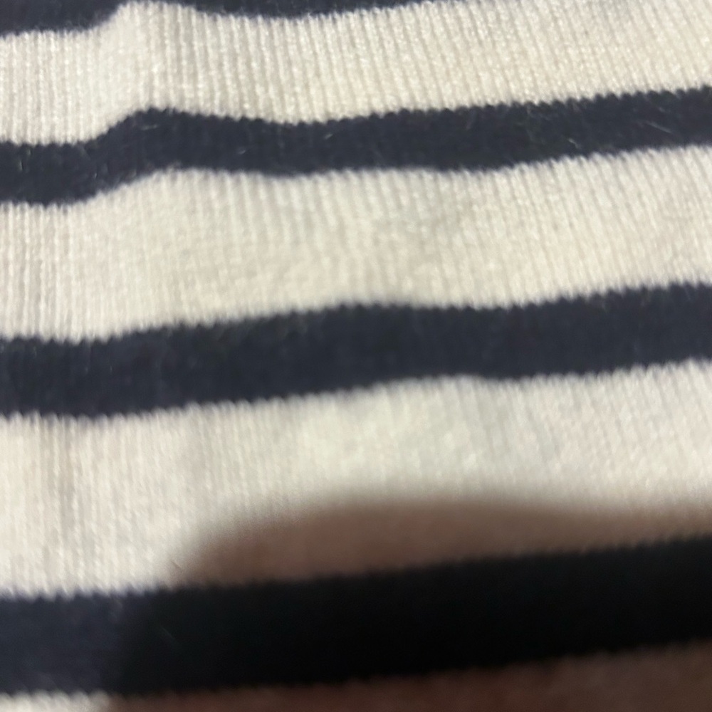 Banana Republic cashmere Striped Long Sleeve sweater size L - Picture 3 of 3